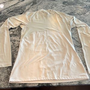 Nike dri fit women’s ivory, gold and silver top